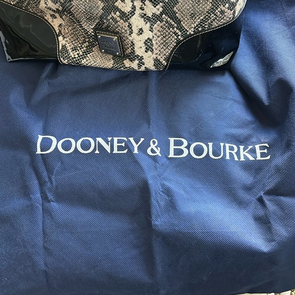 Dooney & Bourke shoulder snake skin and patent leather - Picture 16 of 17